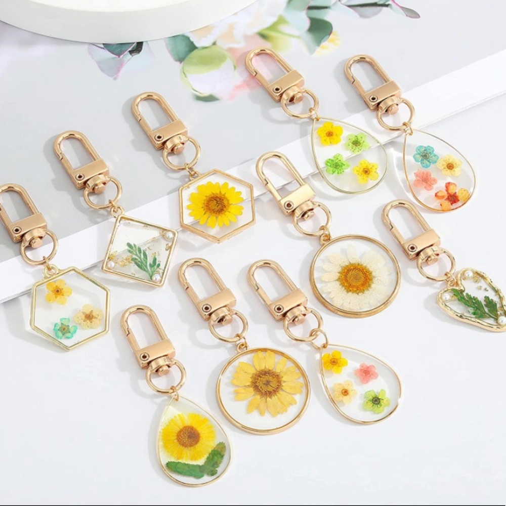Custom name keychains🤩 - Picture 2 of 2